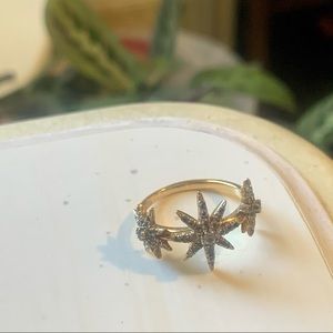 Triple star ring